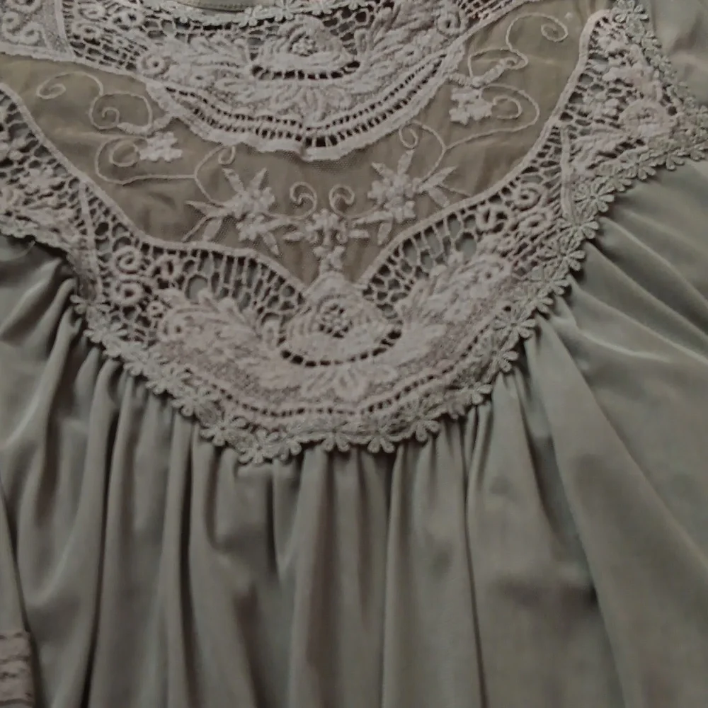 Elegant Olive Green Boho Lace Blouse.Size Small.EUC. - Picture 4 of 9